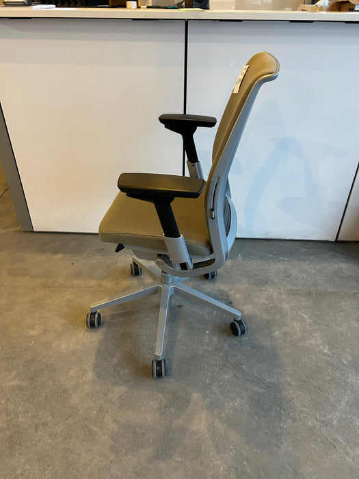 Steelcase Think V2