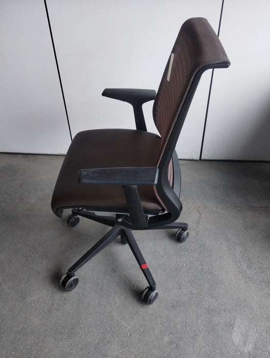 Steelcase Think V1