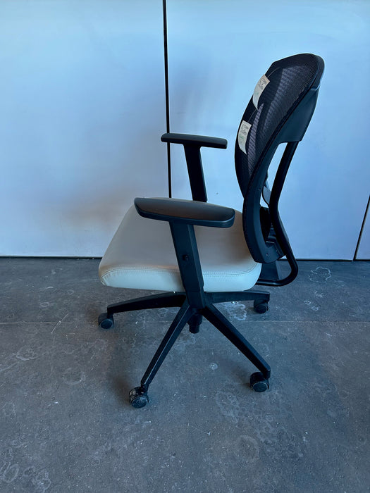 Global Vinyl Task Chair